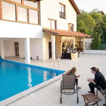 Villa Azra *